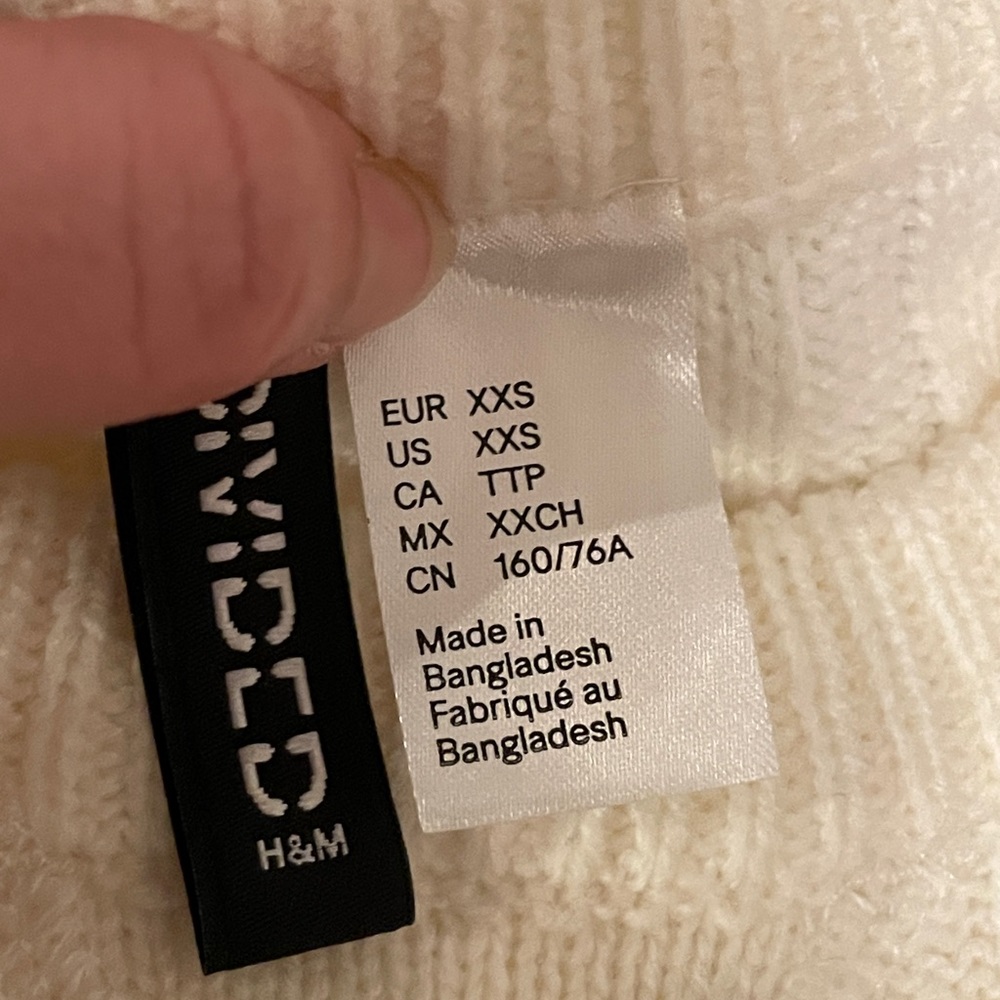 Sweaters - Picture 4 of 7